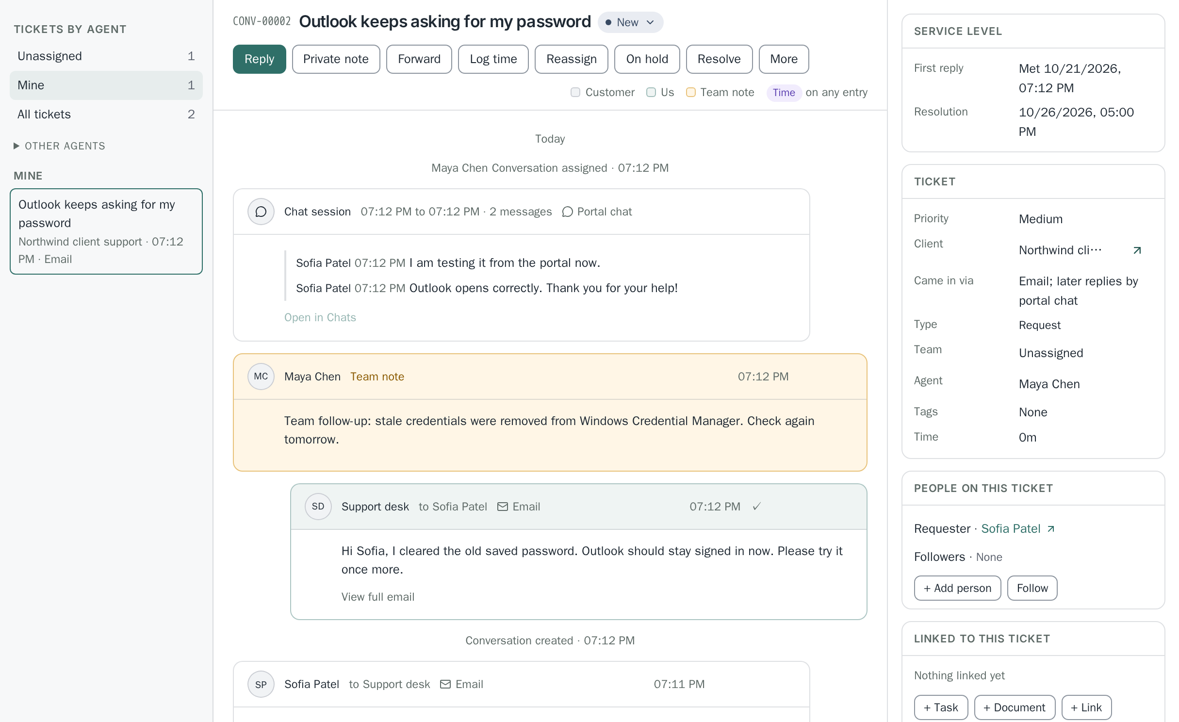 Staff ticket showing customer replies, team notes and conversation actions